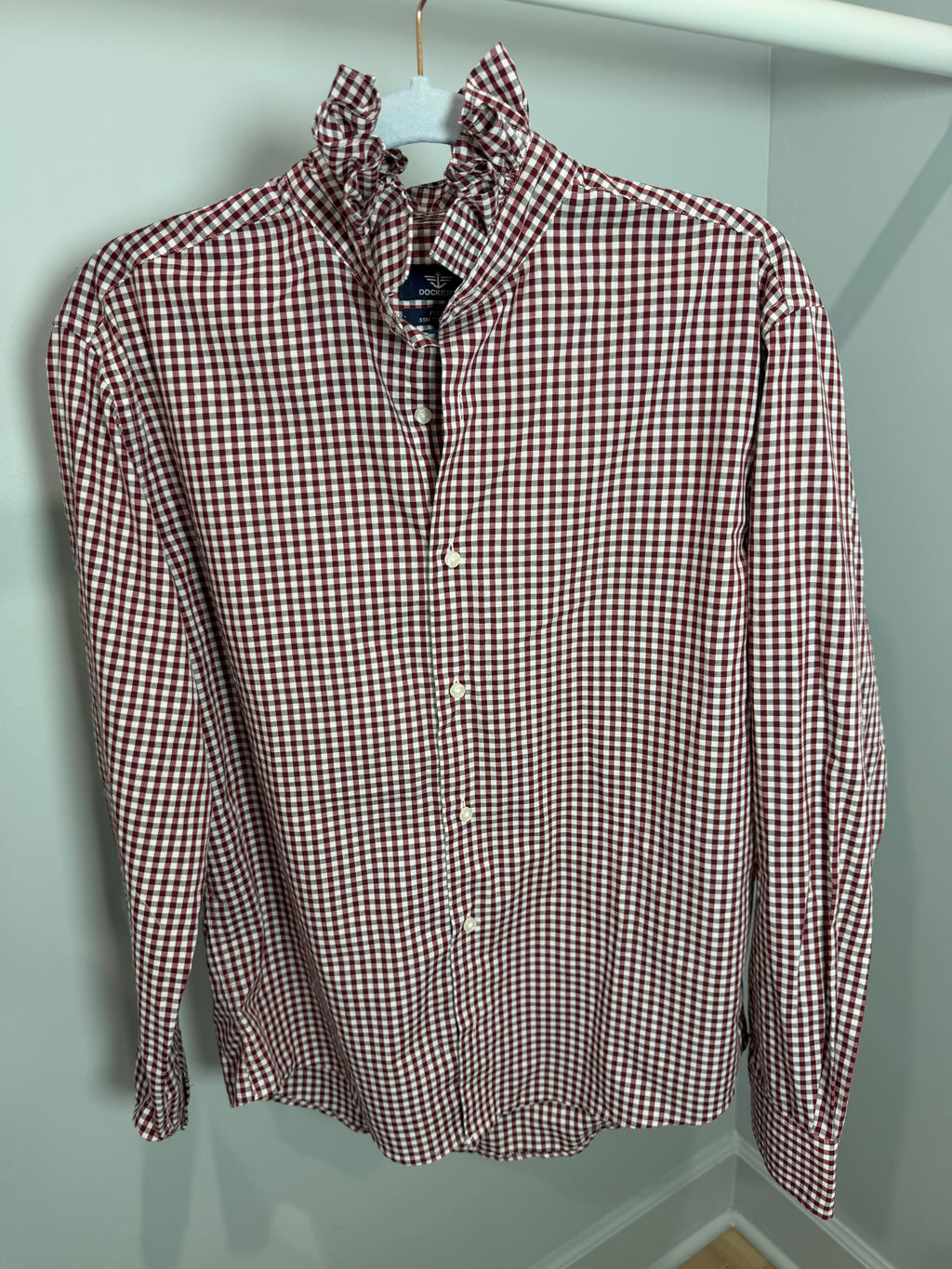 Lula’s Ruffled Shirt maroon & whie