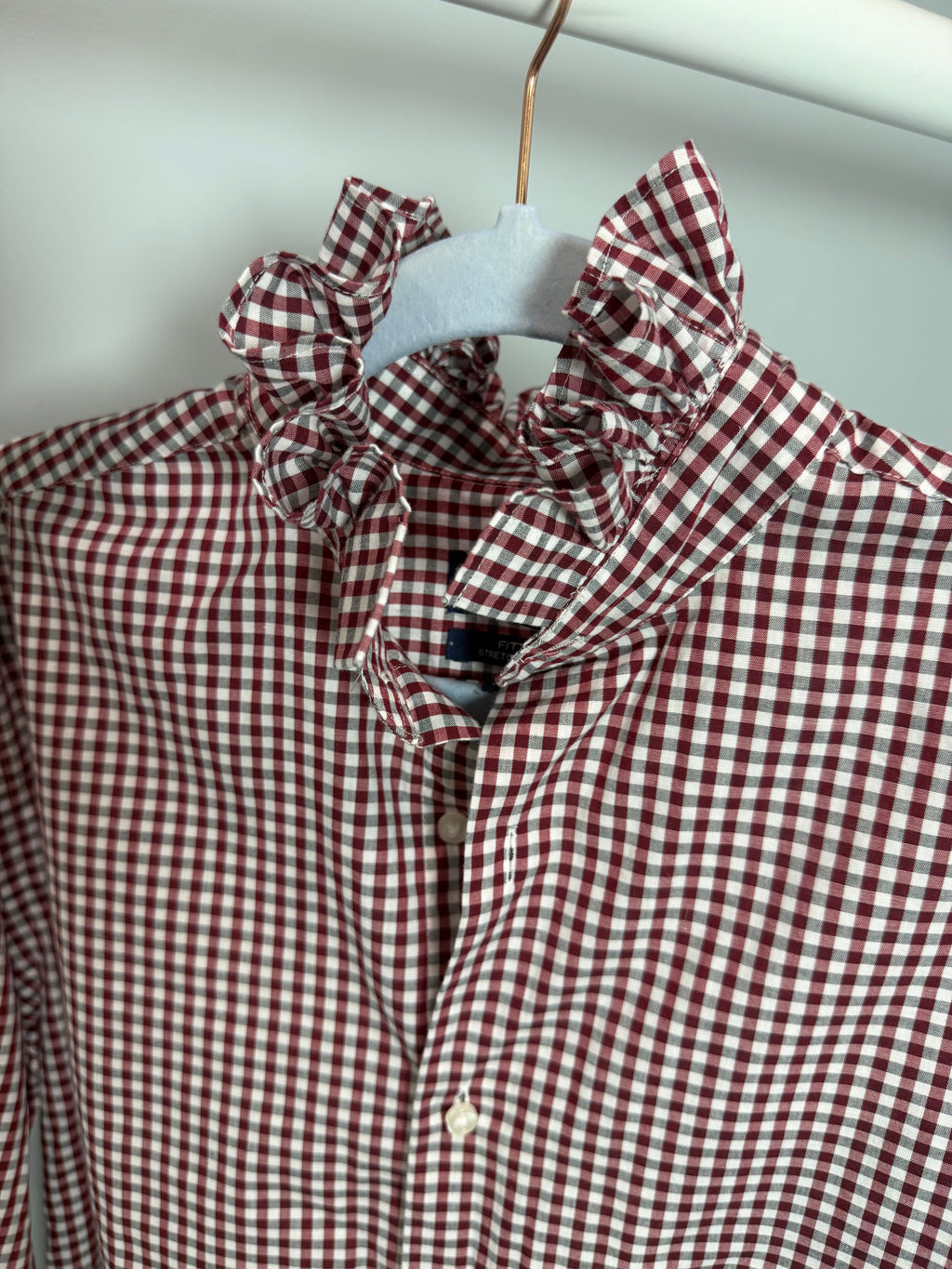 Lula’s Ruffled Shirt maroon & whie