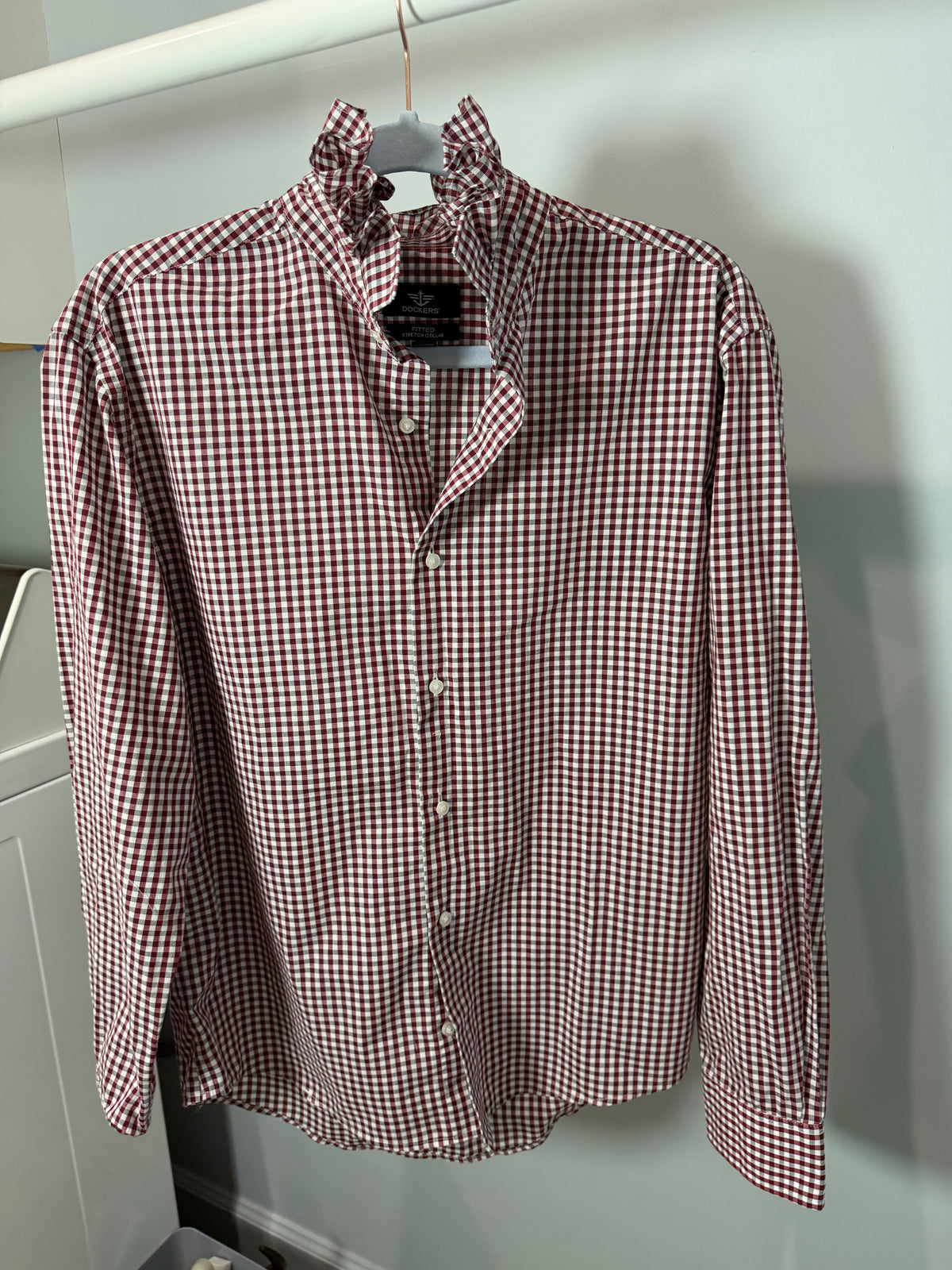 Lula’s Ruffled Shirt maroon & whie