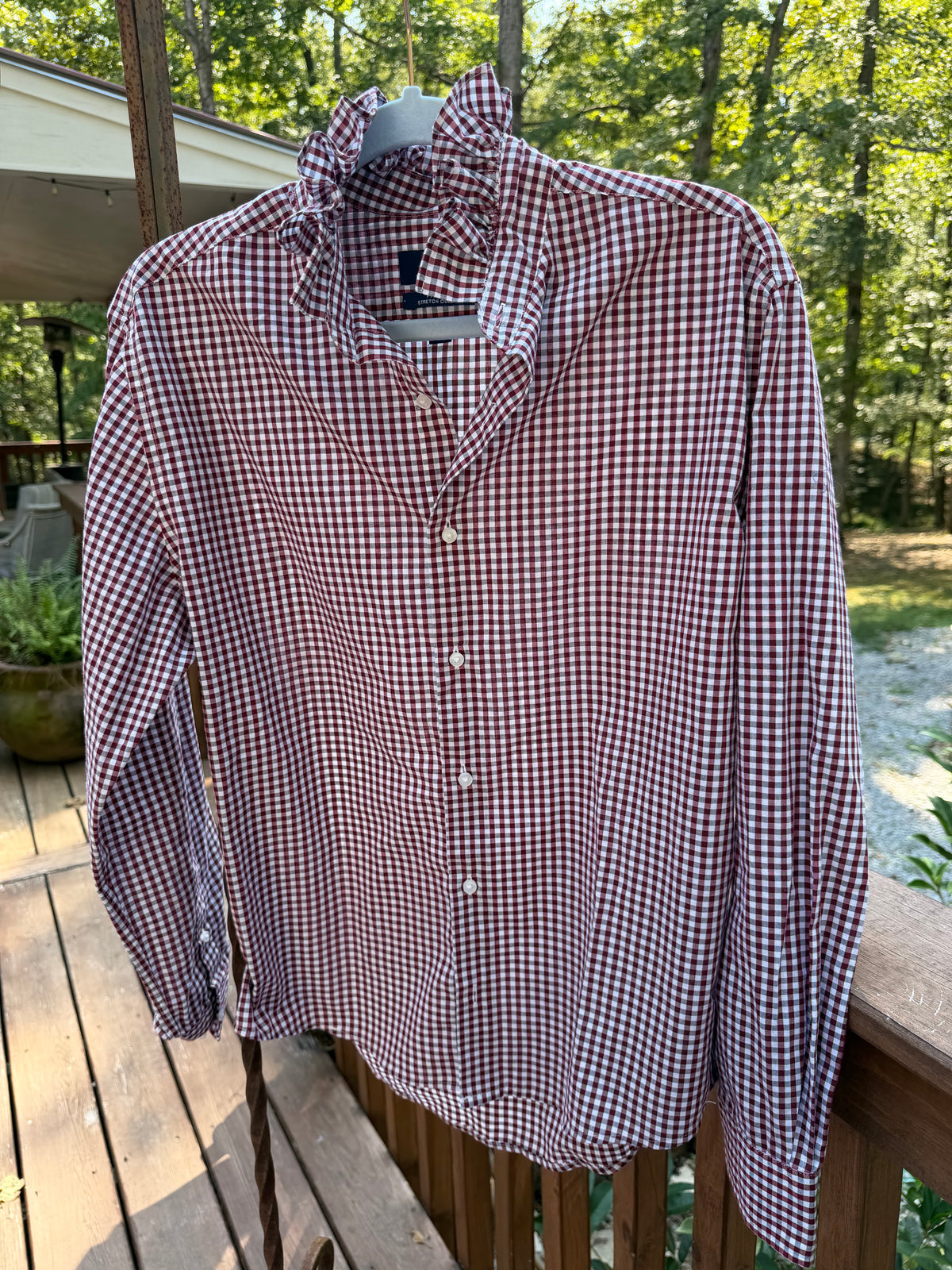 Lula’s Ruffled Shirt maroon & whie